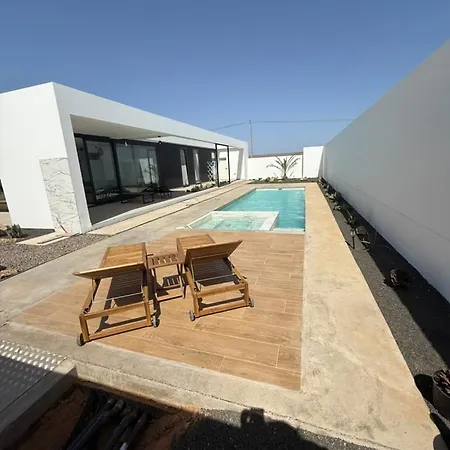 Stylish And Comfortable Anna In Villaverde Лахарес