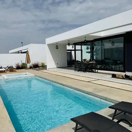 Stylish&comfortable Anna In Villaverde Villa